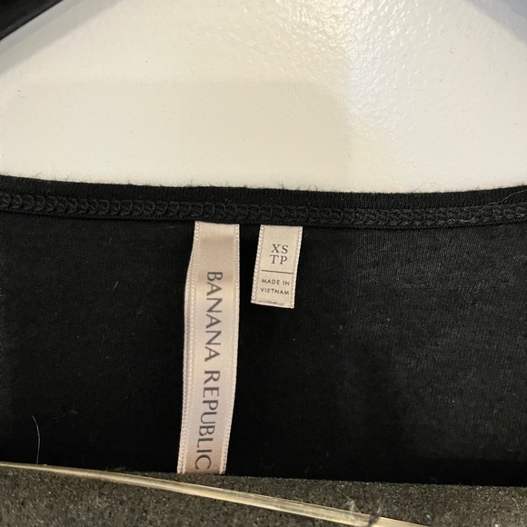 Banana Republic long sleeved tee - Picture 2 of 3